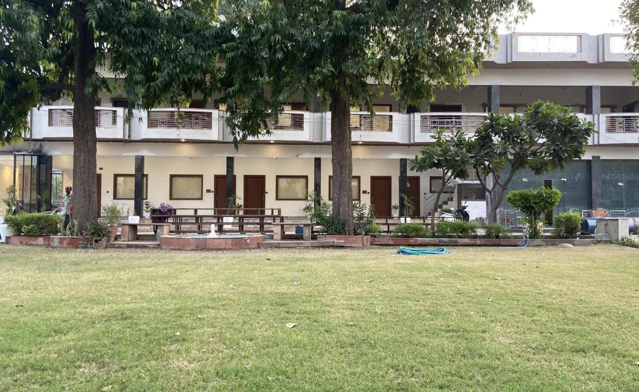 The Kedar Resort Mathura Bagian luar foto