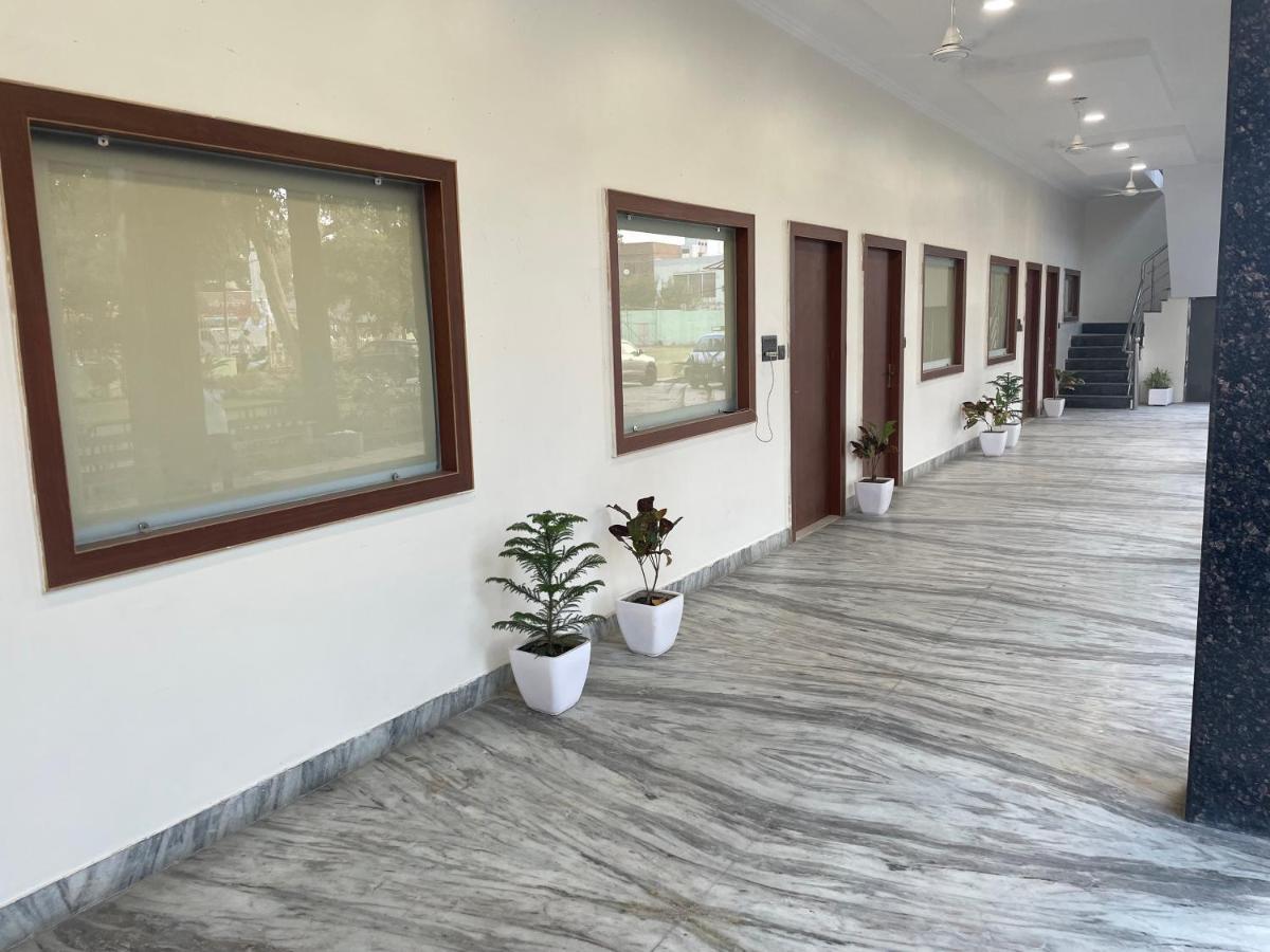 The Kedar Resort Mathura Bagian luar foto