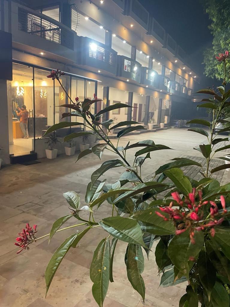 The Kedar Resort Mathura Bagian luar foto