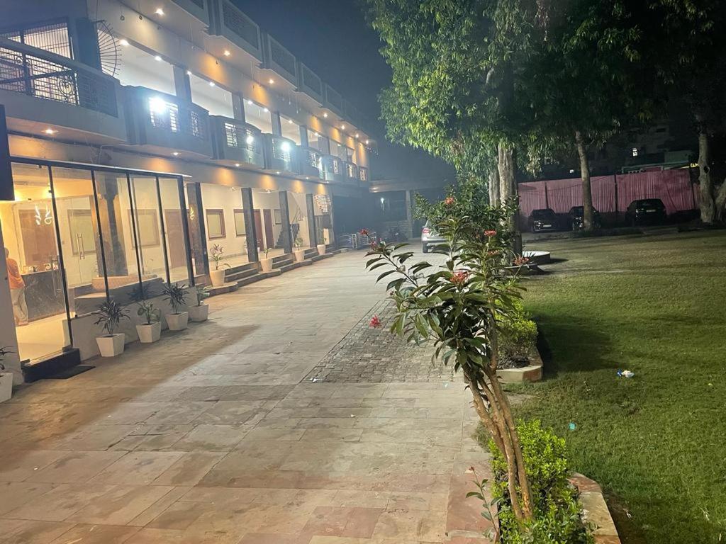 The Kedar Resort Mathura Bagian luar foto